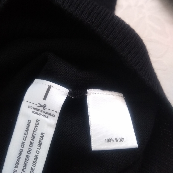 Black turtleneck fine soft wool sweater - Picture 6 of 8